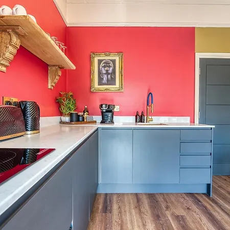 New! Ella's Escape - Luxury Spacious