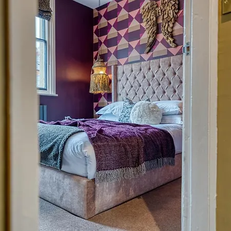 New! Ella's Escape - Luxury Spacious *