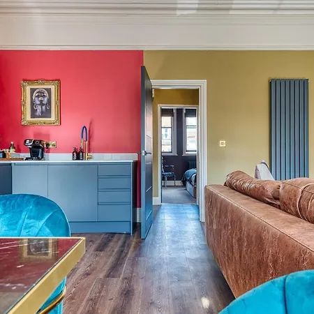 New! Ella's Escape - Luxury Spacious
