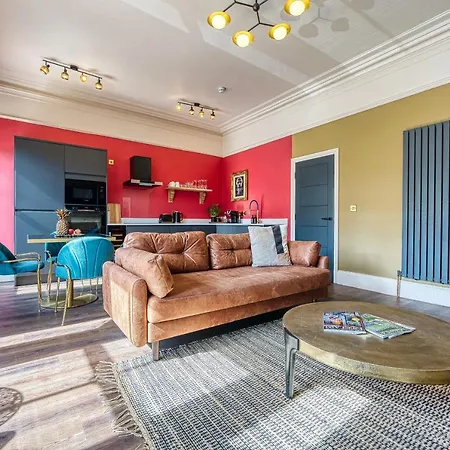 New! Ella's Escape - Luxury Spacious Apartman